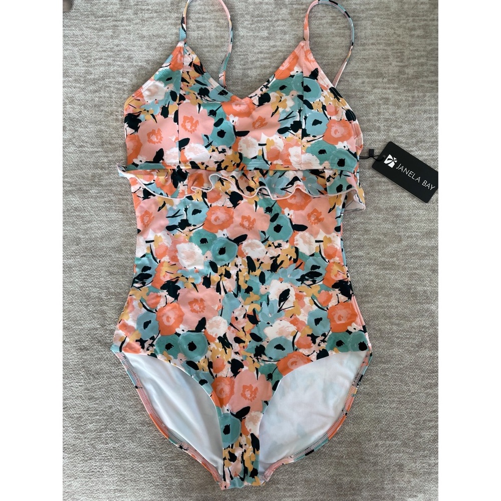 Janela Bay- One Piece Swimsuit- NWT- Never Worn- Size Medium